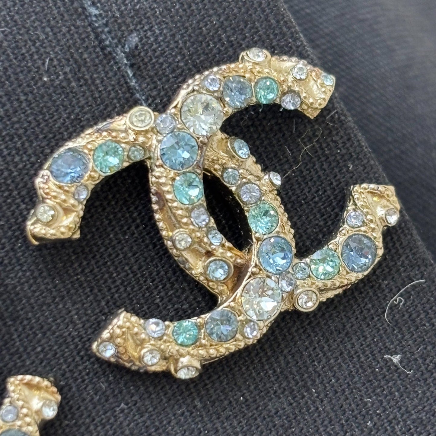 Chanel 19C CC Logo Earrings with Blue Crystals in GHW