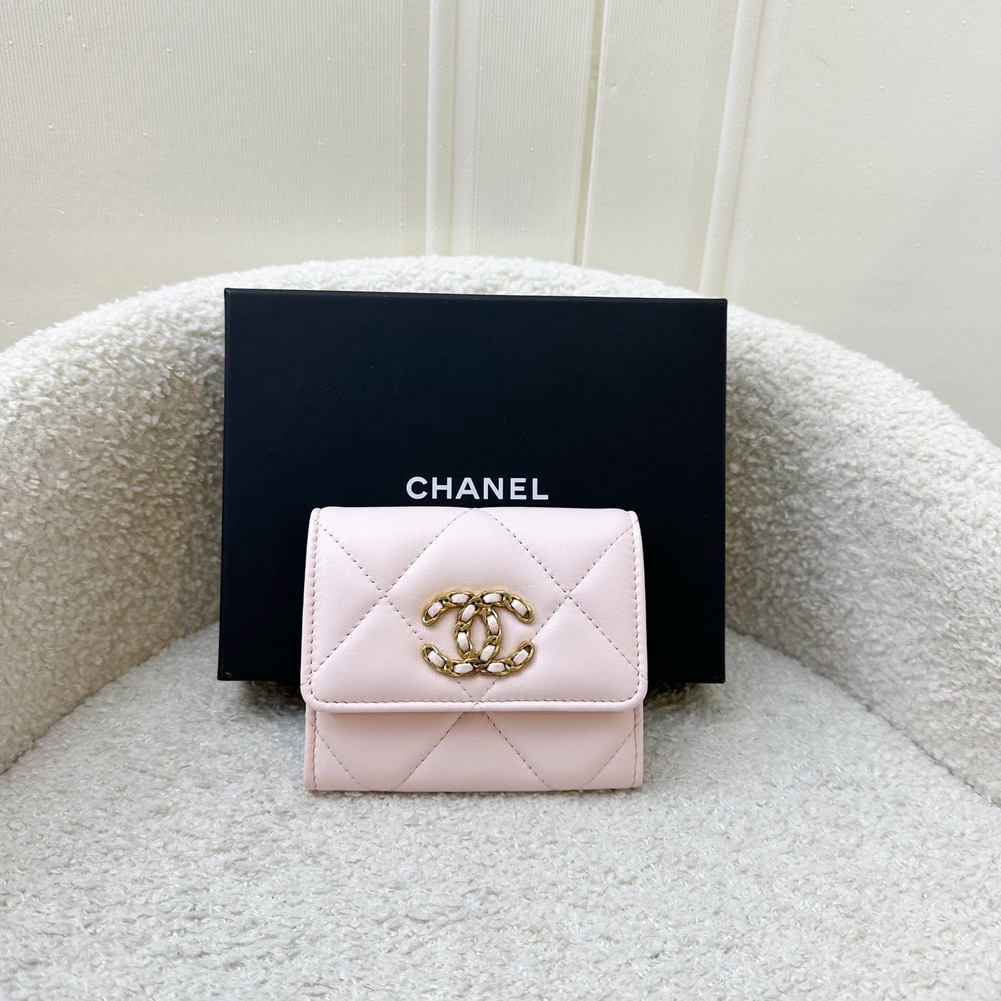 Chanel 19 XL Card Holder in 22P Pink Lambskin GHW