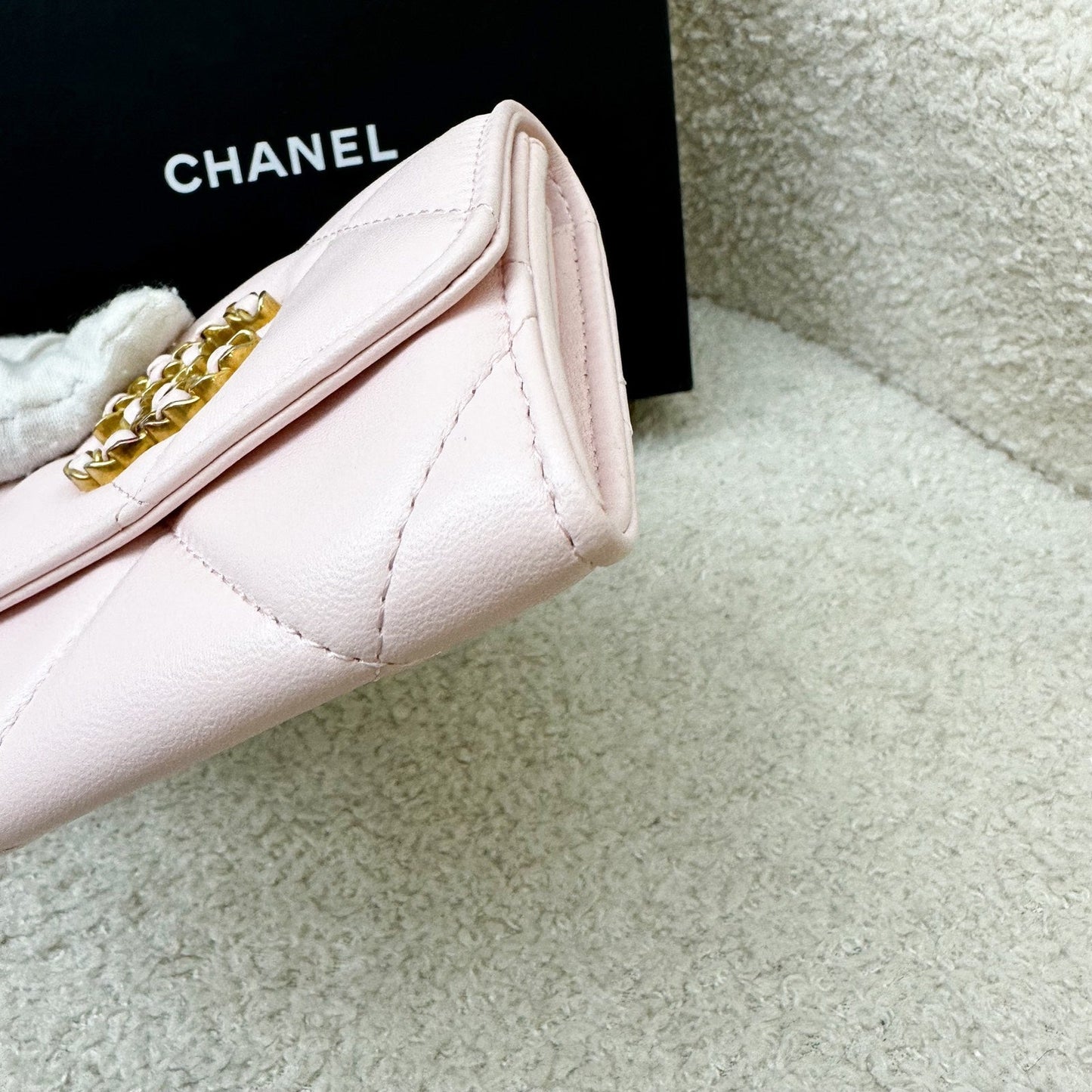 Chanel 19 XL Card Holder in 22P Pink Lambskin GHW