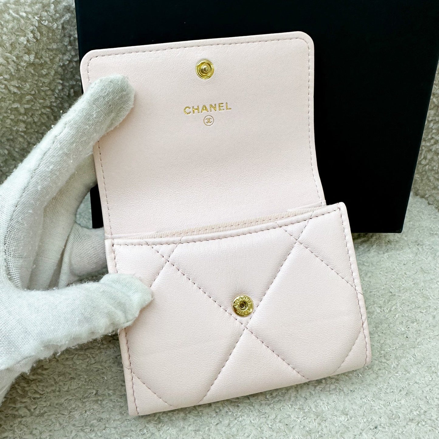 Chanel 19 XL Card Holder in 22P Pink Lambskin GHW