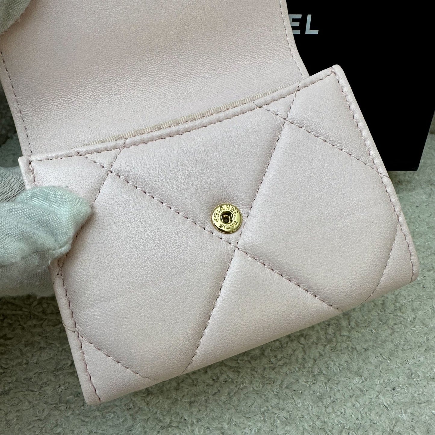 Chanel 19 XL Card Holder in 22P Pink Lambskin GHW