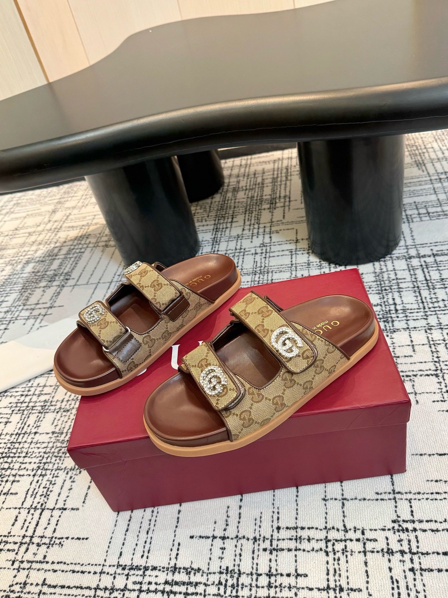 SE1633 Gucci Women's Sandal with Crystals / Size5-10