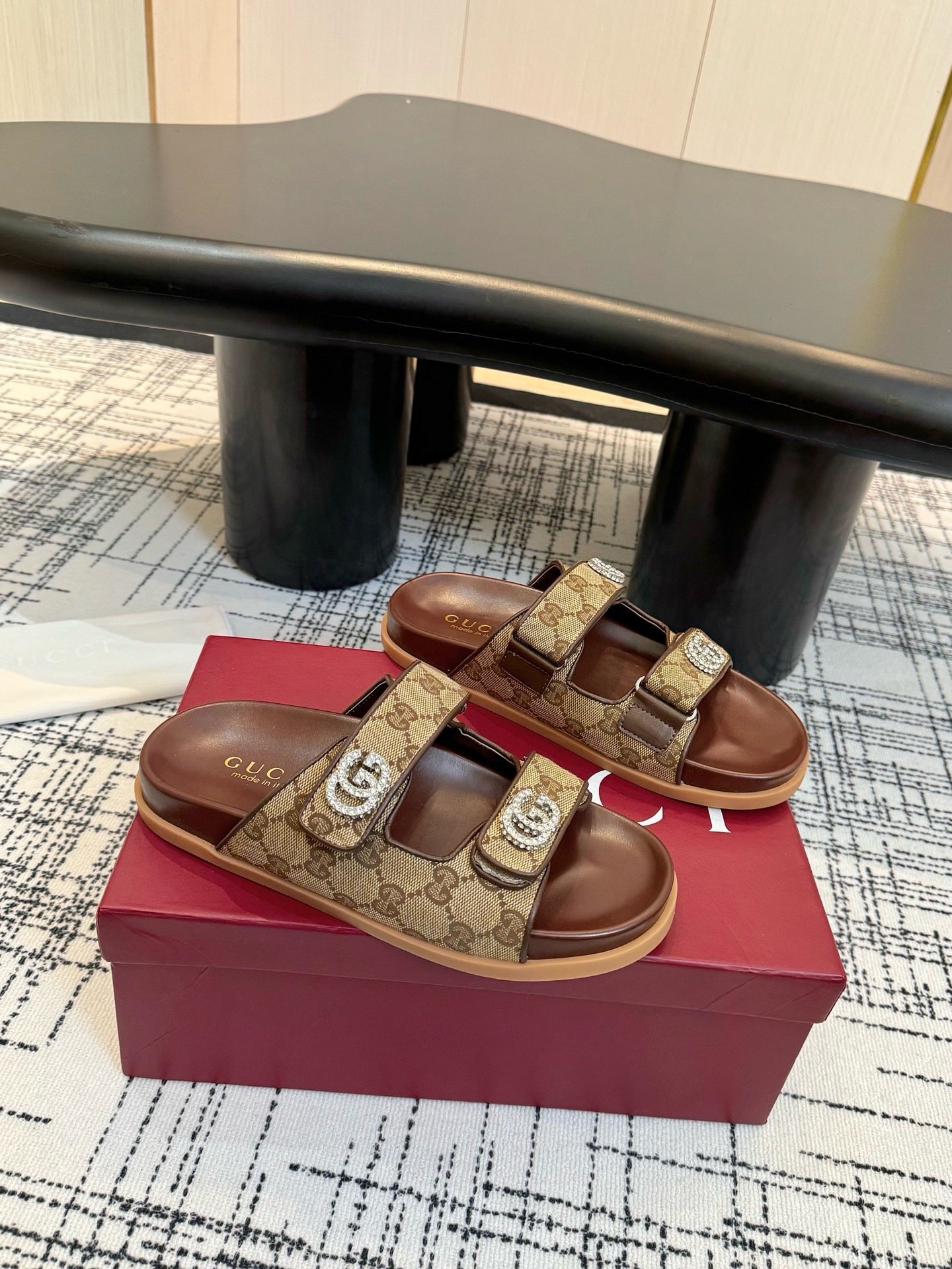 SE1633 Gucci Women's Sandal with Crystals / Size5-10