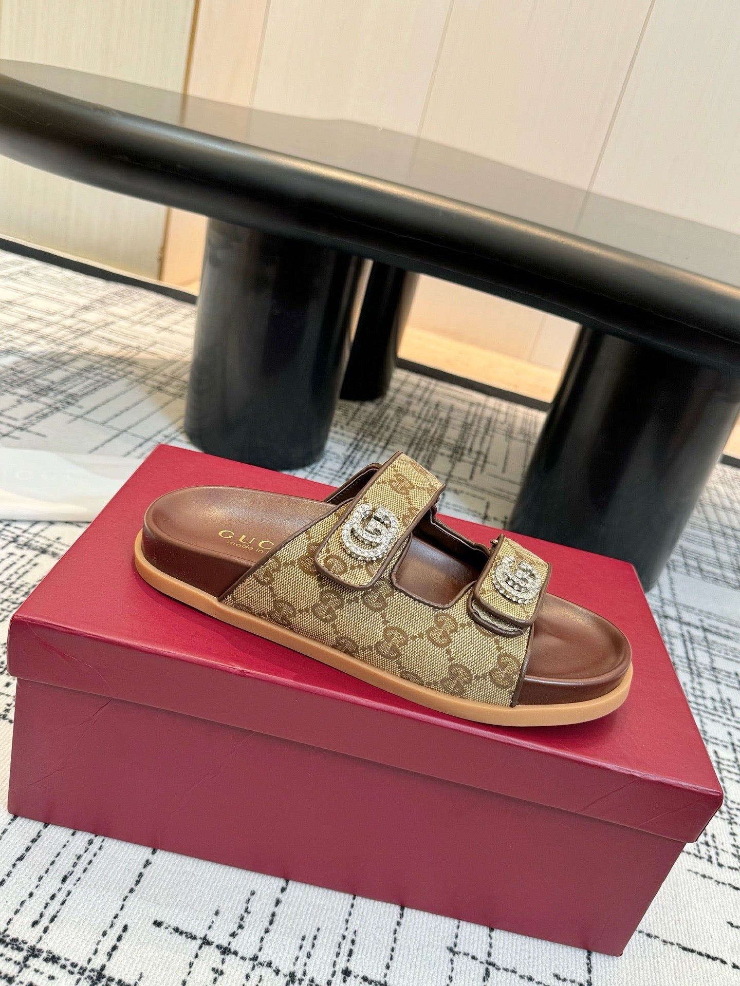 SE1633 Gucci Women's Sandal with Crystals / Size5-10