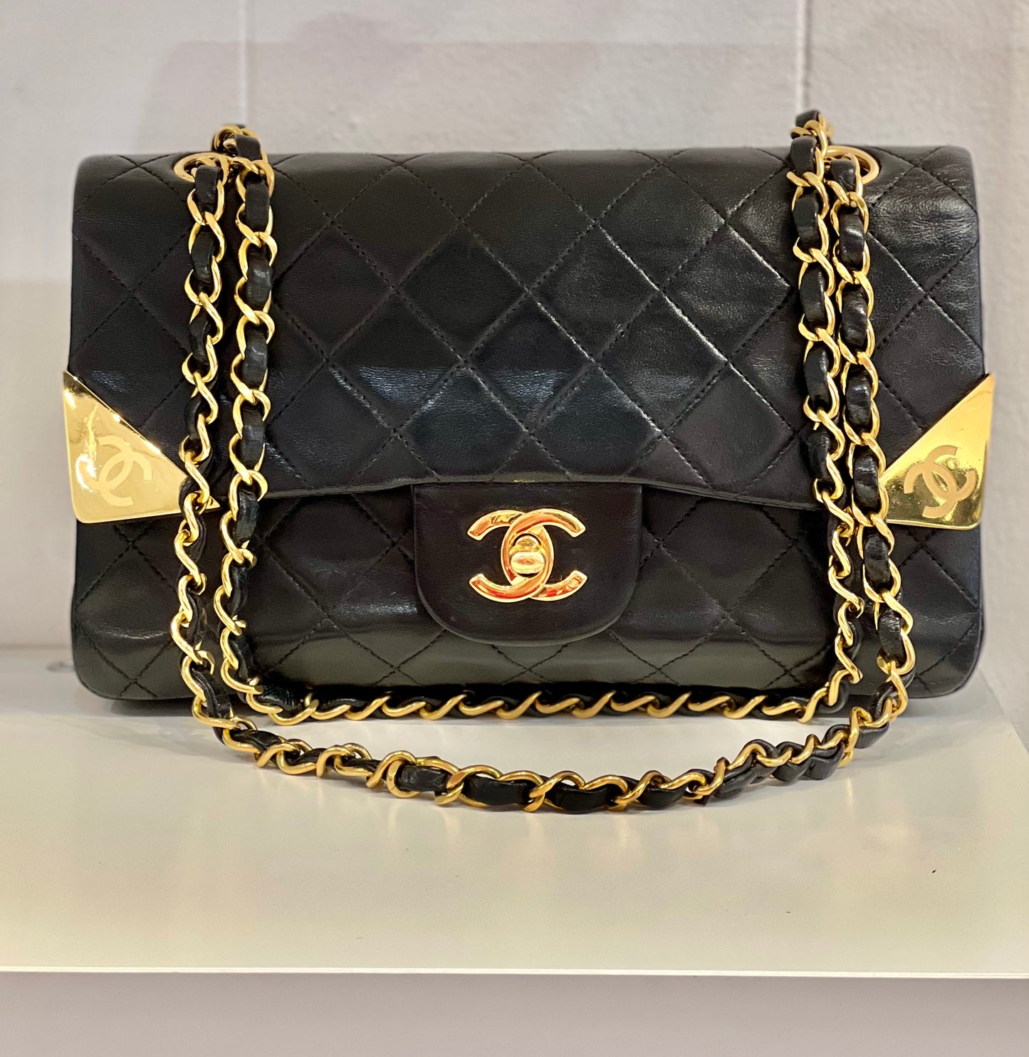 CHANEL Vintage Flap Medium Bag