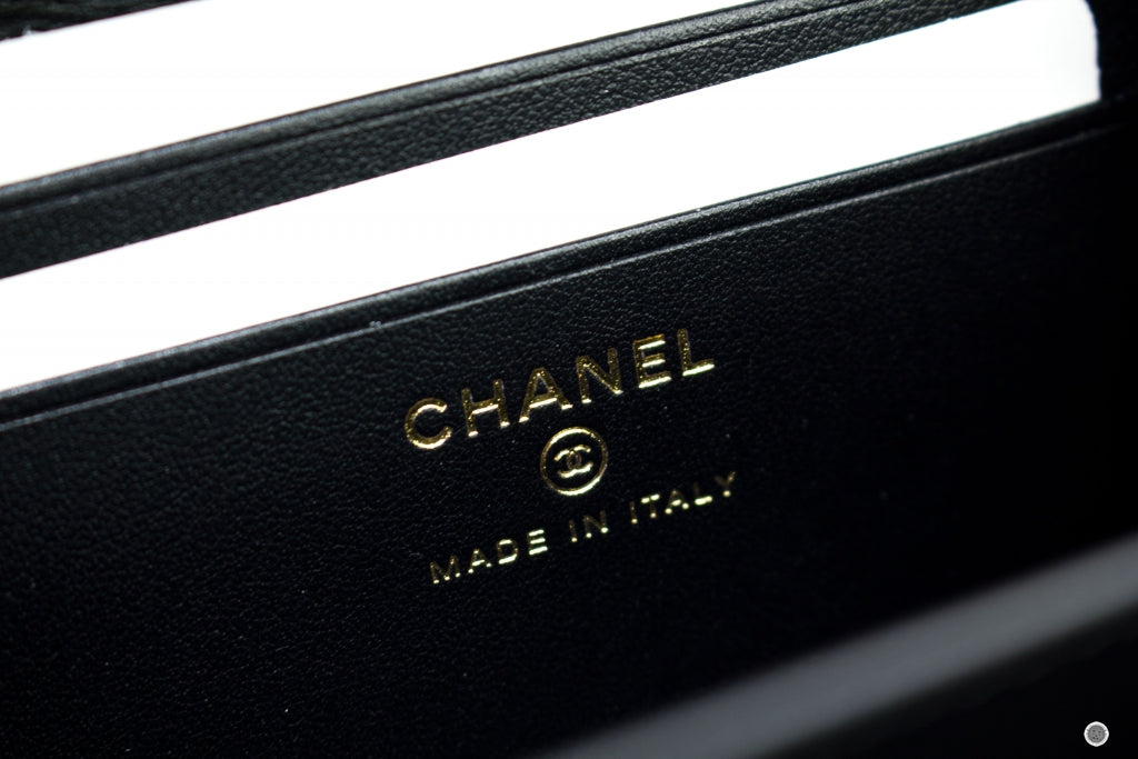 Chanel A84452 Y06542 CC Filigree Vanity Clutch With Chain Black / 94305 Caviar Shoulder Bags Ghw