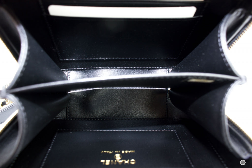 Chanel A84452 Y06542 CC Filigree Vanity Clutch With Chain Black / 94305 Caviar Shoulder Bags Ghw