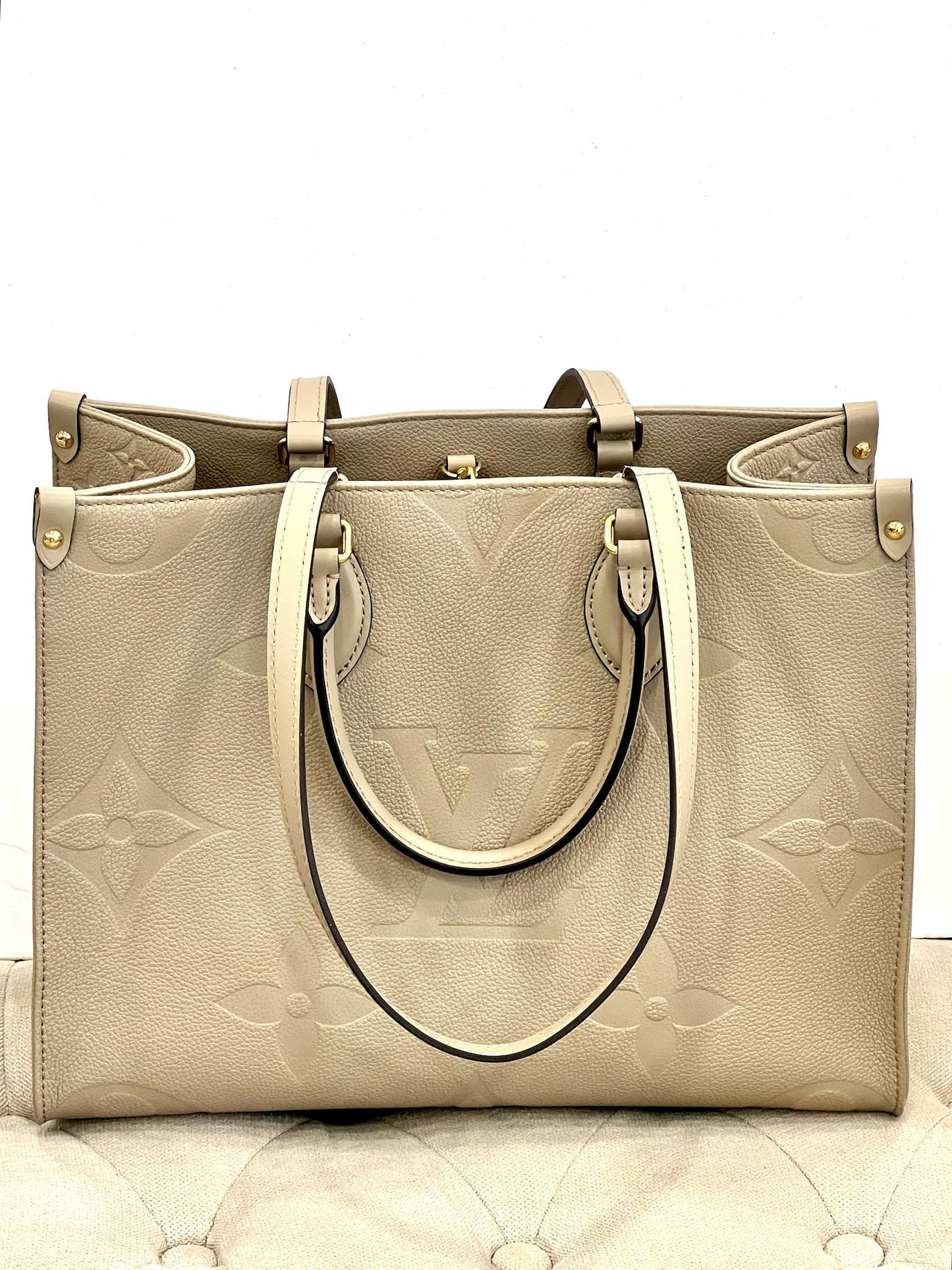 LOUIS VUITTON ON THE GO MM MONOGRAM BAG