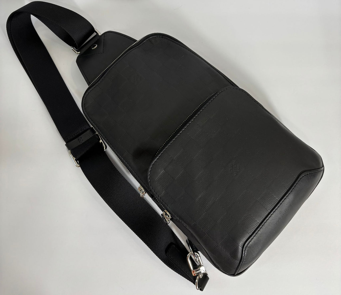 LOUIS VUITTON DAMIER INFINI AVENUE SLING BAG