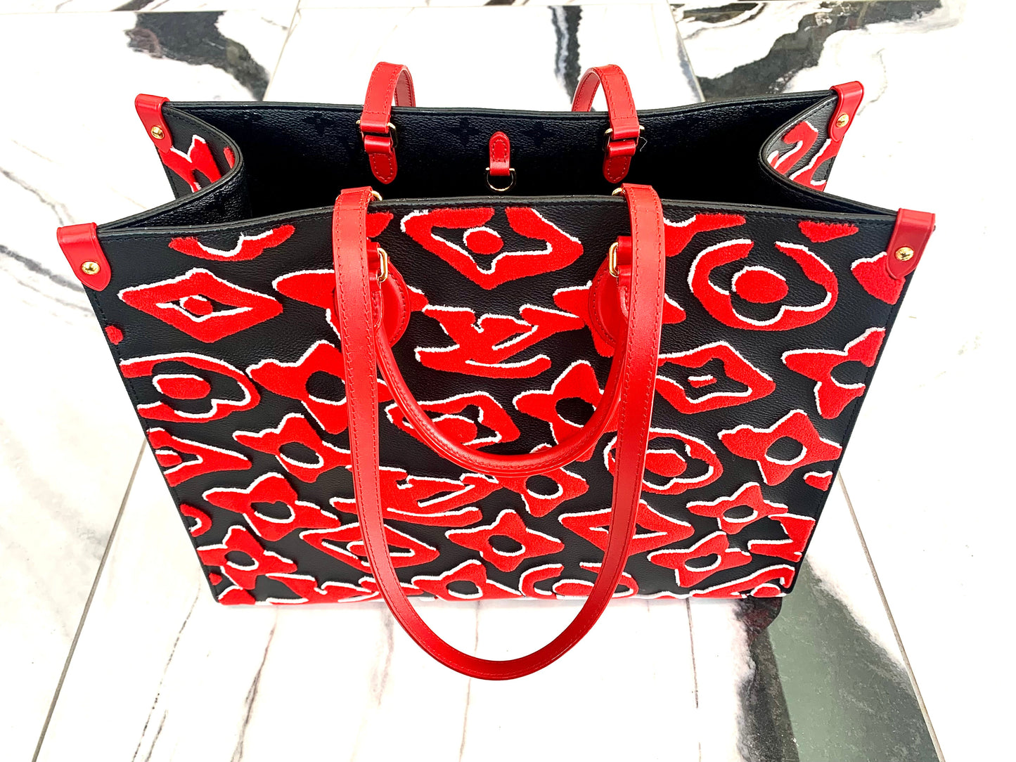 LOUIS VUITTON ON-THE-GO FISCHER MONOGRAM SHOULDER BAG