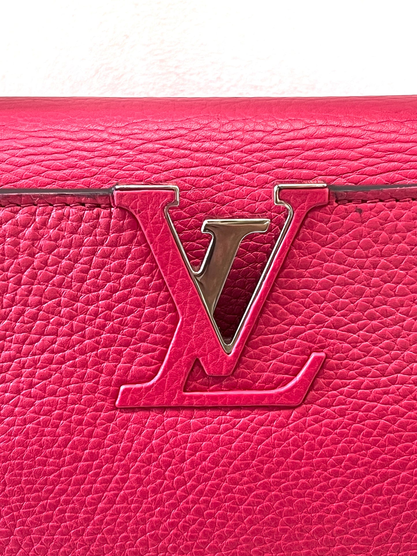 LOUIS VUITTON CAPUCINES MM LEATHER HANDBAG