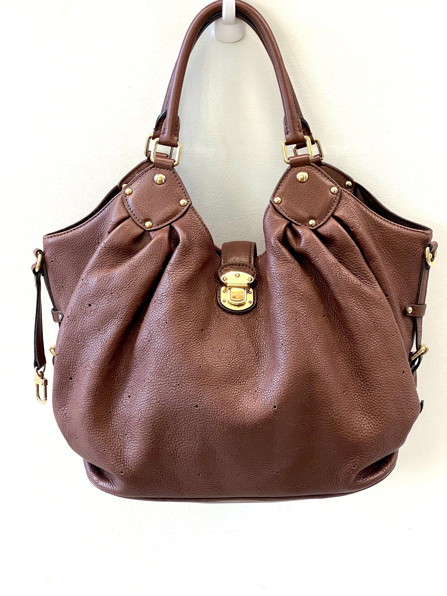 LOUIS VUITTON LEATHER MAHINA HOBO BAG