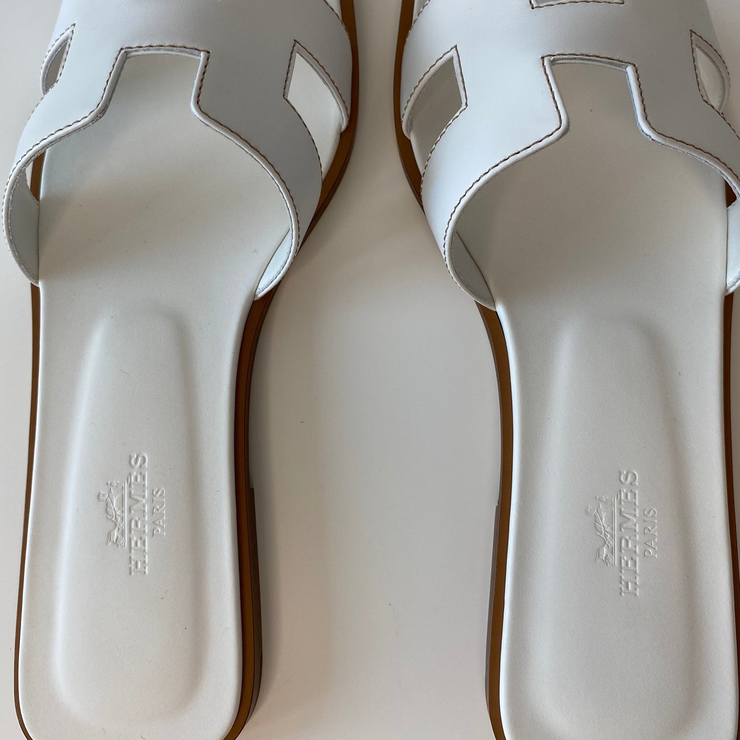 Hermés Oran Veau Box Sandals Blanc