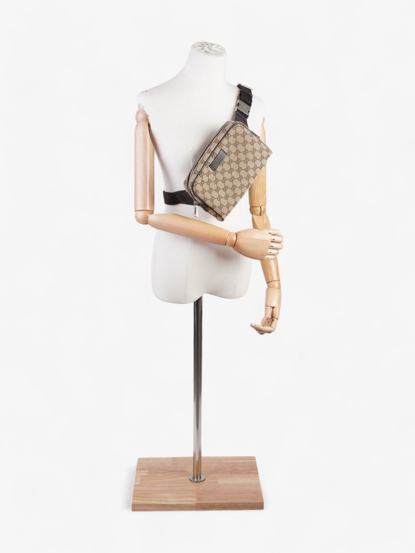 Gucci GG Waist Bag GG Supreme / Brown Canvas