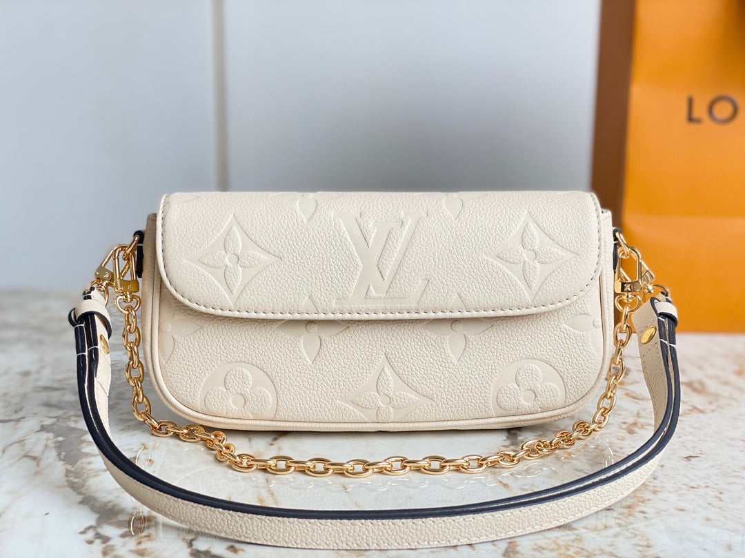Wallet on Chain Ivy Leather Crossbody Bag for Women