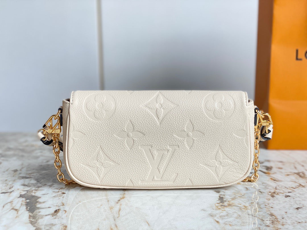 Wallet on Chain Ivy Leather Crossbody Bag for Women