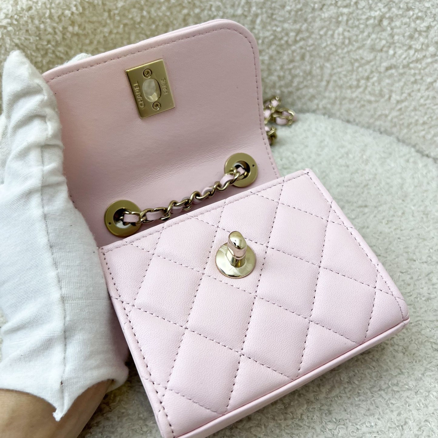 Chanel Trendy CC Micro Bag / Clutch on Chain in 22P Light Pink Lambskin and LGHW (Model: A81633)