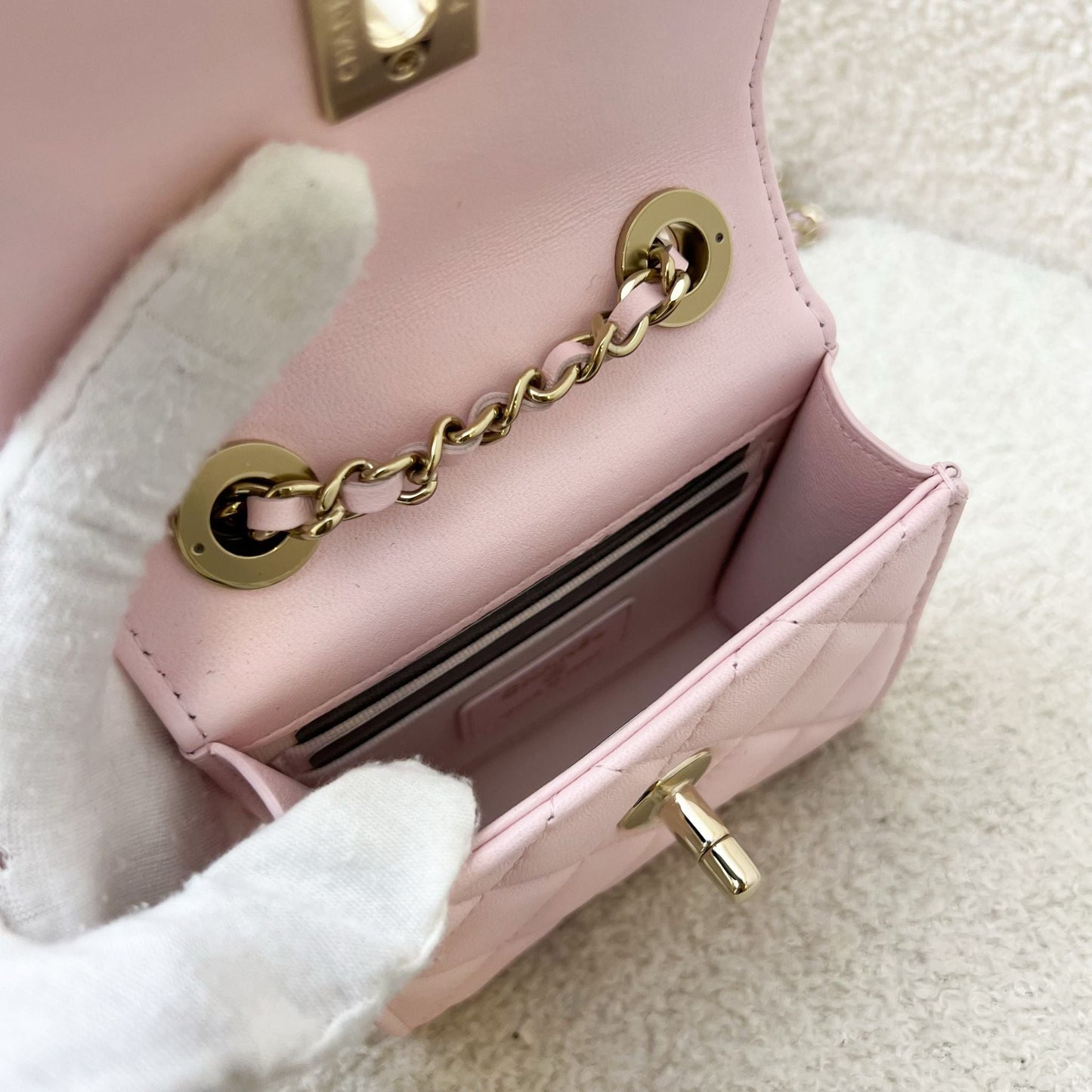Chanel Trendy CC Micro Bag / Clutch on Chain in 22P Light Pink Lambskin and LGHW (Model: A81633)
