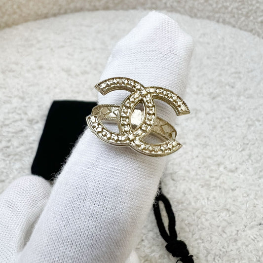 Chanel CC Medium Logo Ring in Matte LGHW