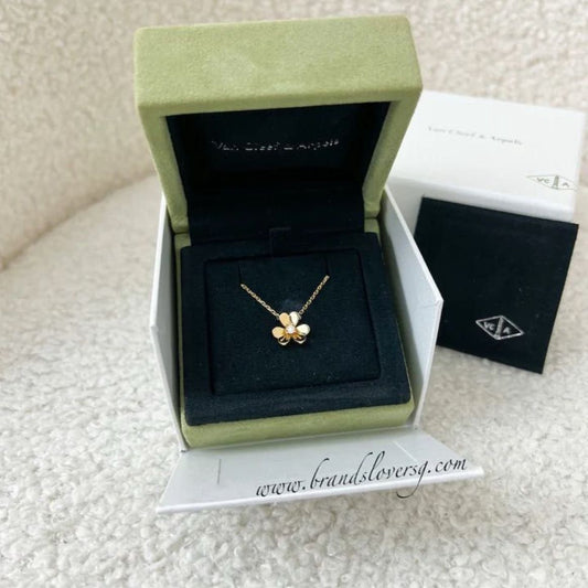 Van Cleef & Arpels VCA Mini Model Frivole Pendant Necklace with 1 Diamond in18K Yellow Gold