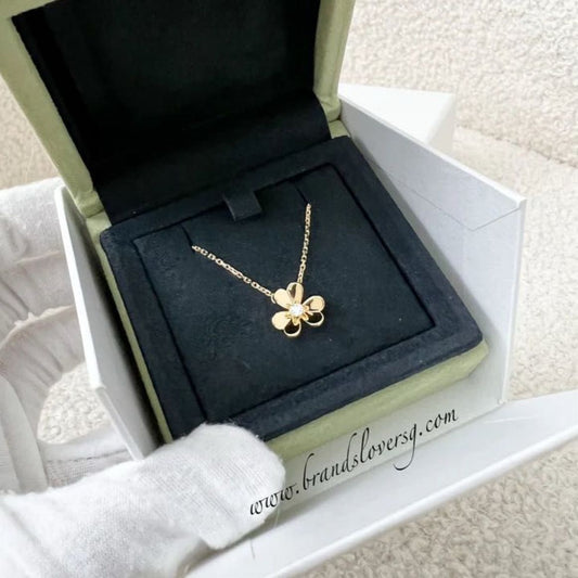 Van Cleef & Arpels VCA Mini Model Frivole Pendant Necklace in Yellow Gold and 1 Diamond