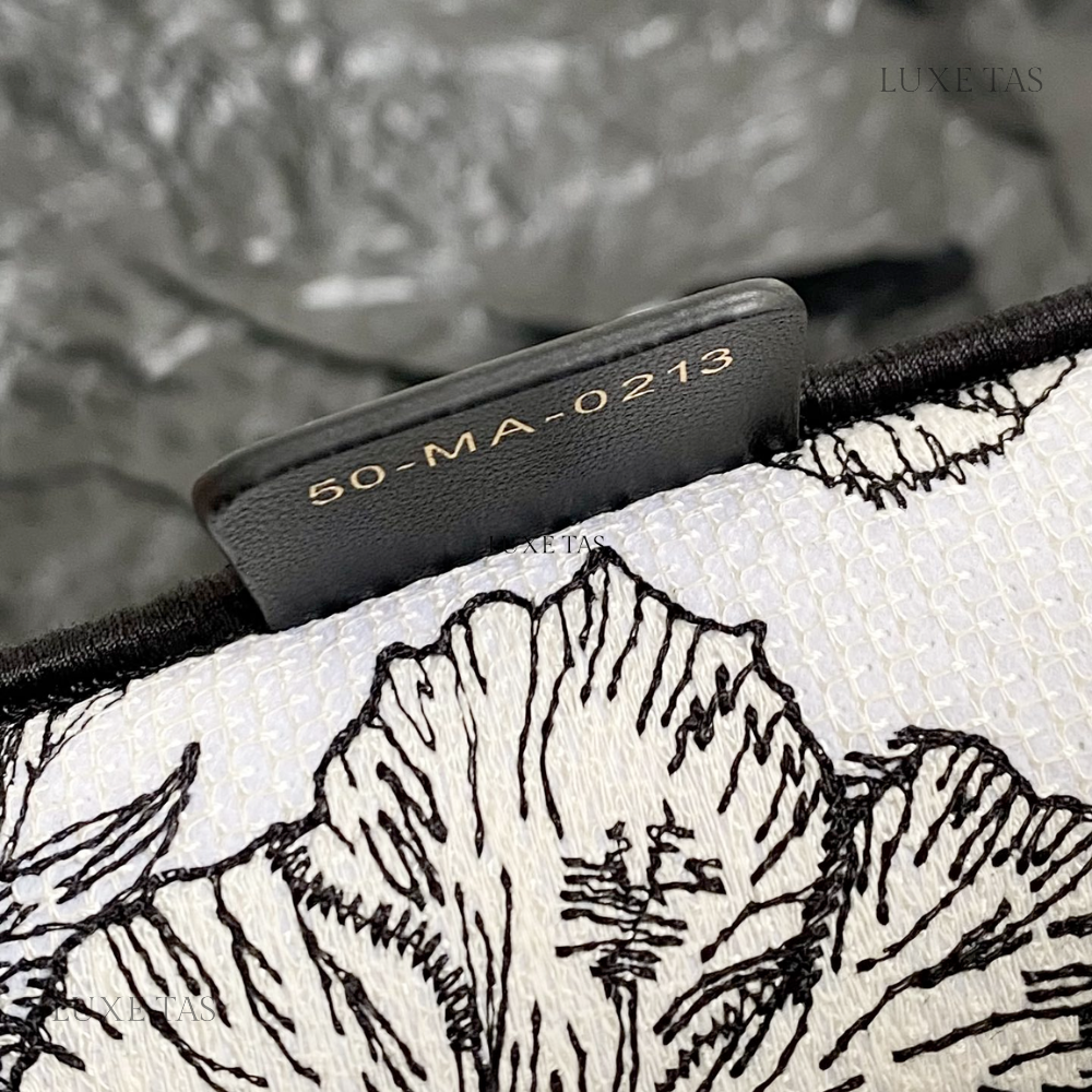 White and Black Toile de Jouy Voyage Embroidery Medium D Book Tote Tote Bag for Women