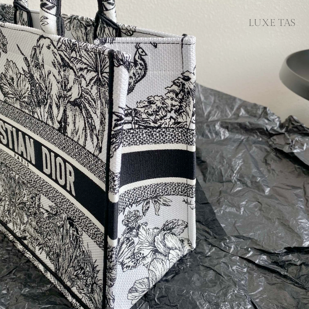 White and Black Toile de Jouy Voyage Embroidery Medium D Book Tote Tote Bag for Women