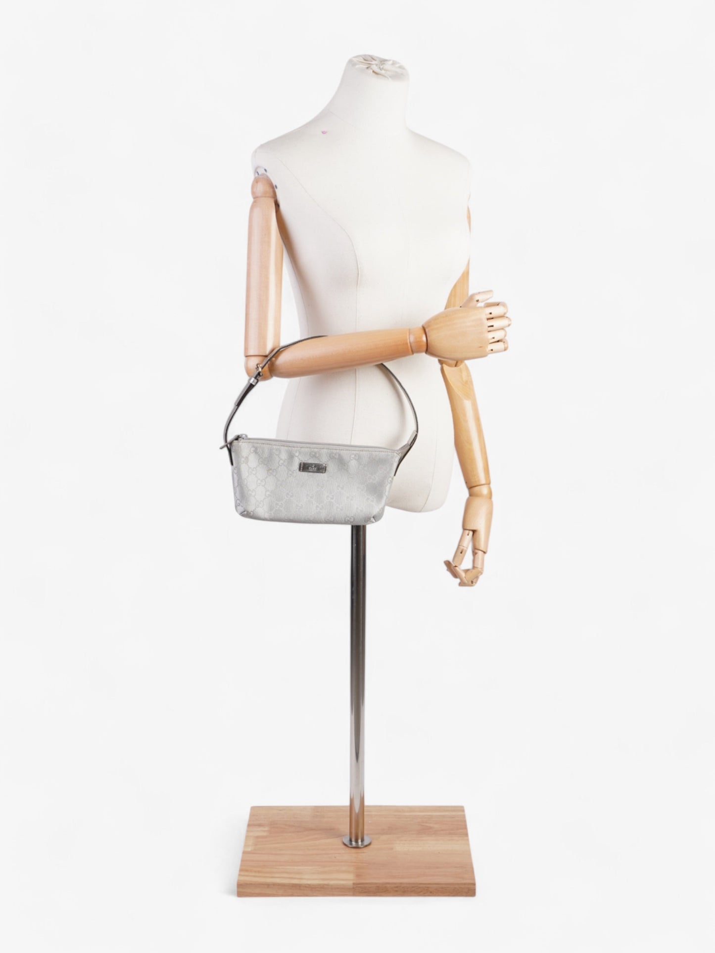 Gucci Boat Pochette Silver / GG Supreme Canvas