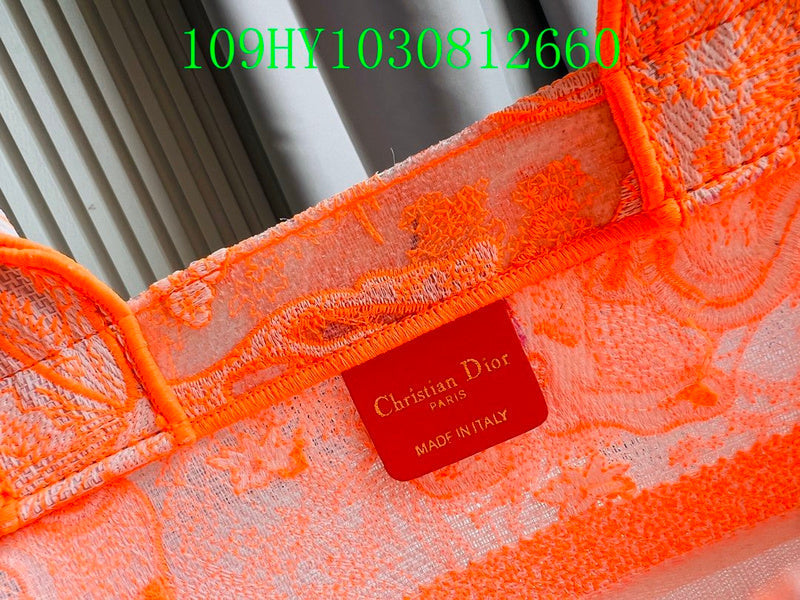Christian Dior Luxury Bag - The Tote   262