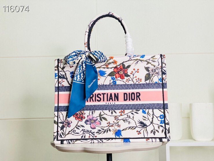 Christian Dior Luxury Bag - The Tote   366