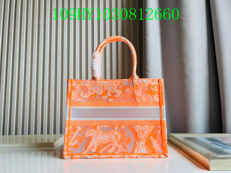 Christian Dior Luxury Bag - The Tote   262