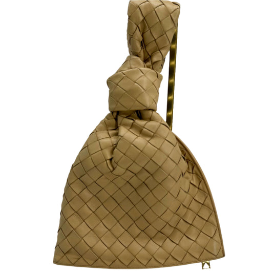 Bottega Veneta Nappa Intrecciato BV Twist Clutch – Signature Woven Lambskin