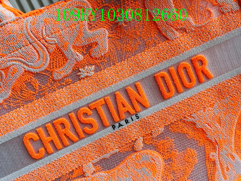 Christian Dior Luxury Bag - The Tote   262