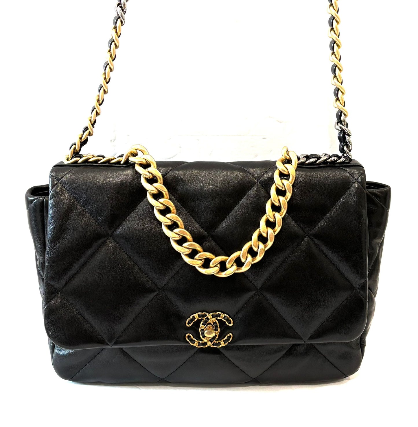 CHANEL QUILTED GOATSKIN MAXI CHANEL 19 FLAP BACK