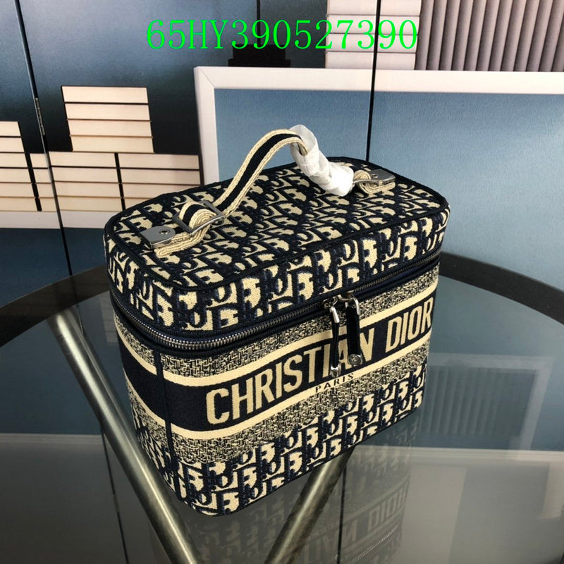 Christian Dior Luxury - The Tote   680