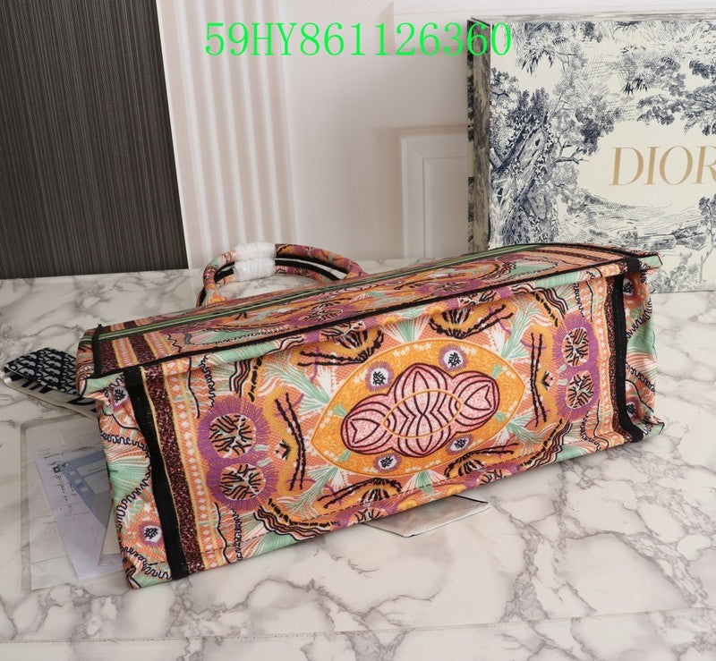 Christian Dior Luxury Bag - The Tote   233