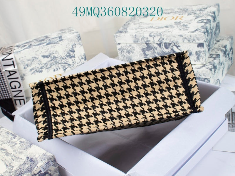 Christian Dior Luxury Bag - The Tote   364