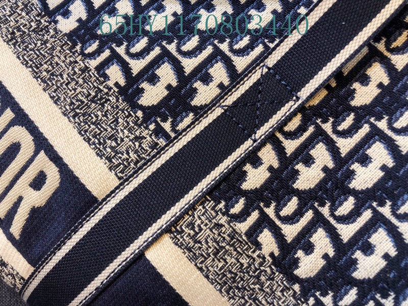 Christian Dior Luxury - The Tote   695