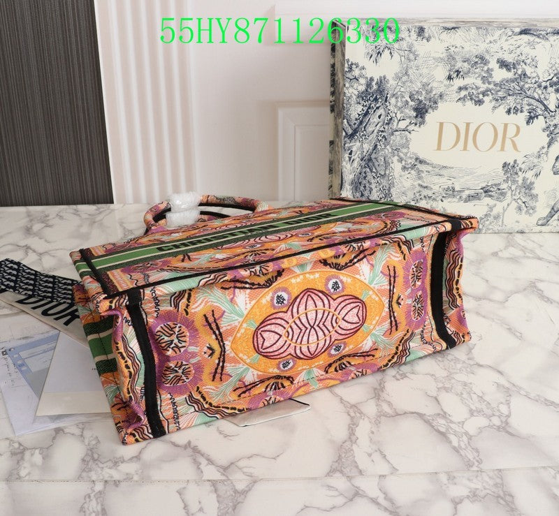 Christian Dior Luxury Bag - The Tote   229