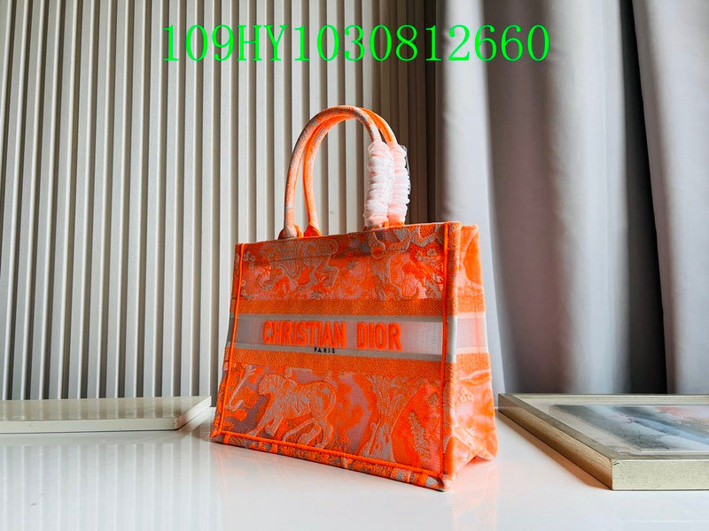 Christian Dior Luxury Bag - The Tote   262