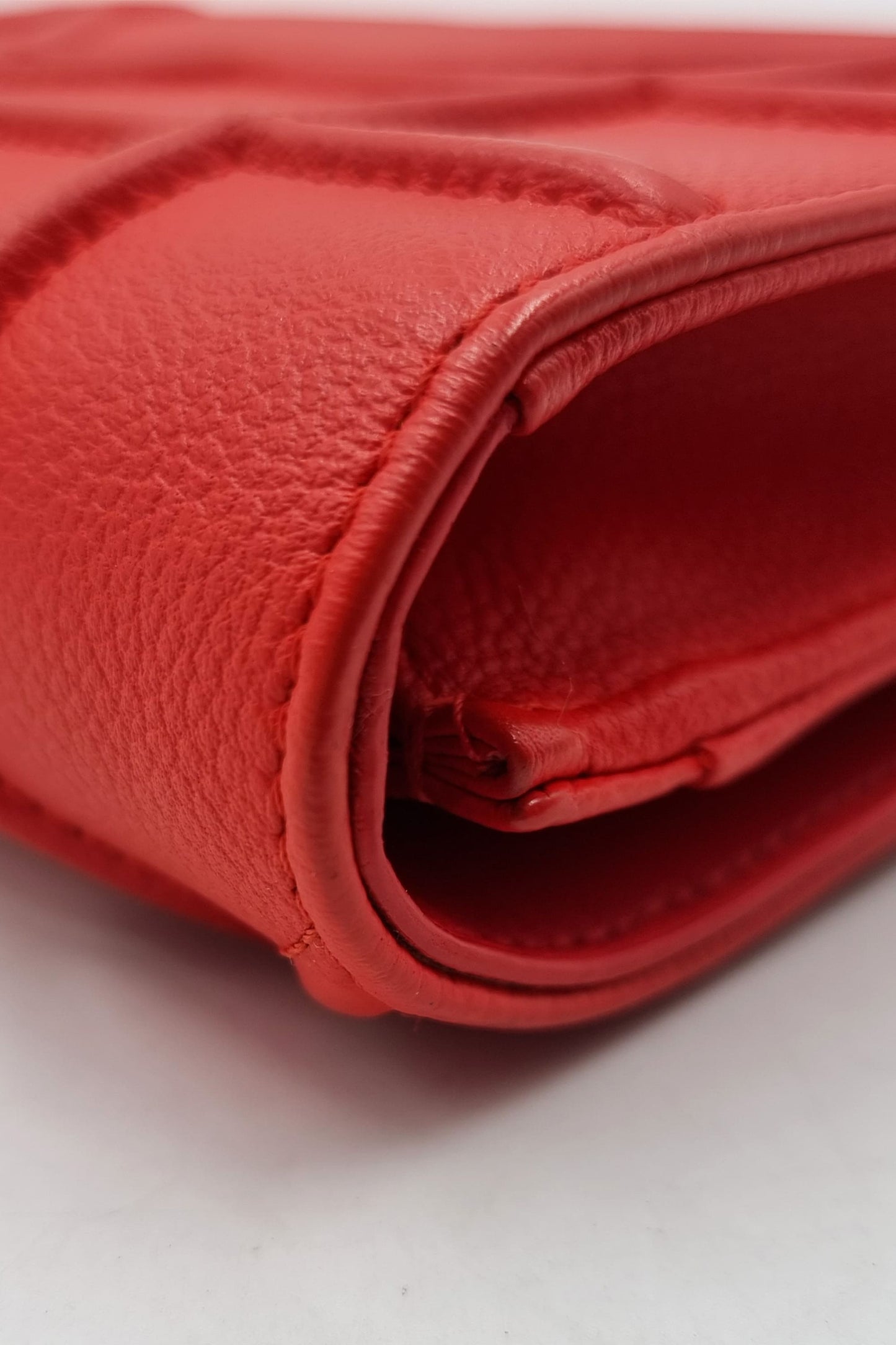 Diorama Wallet on Chain Red