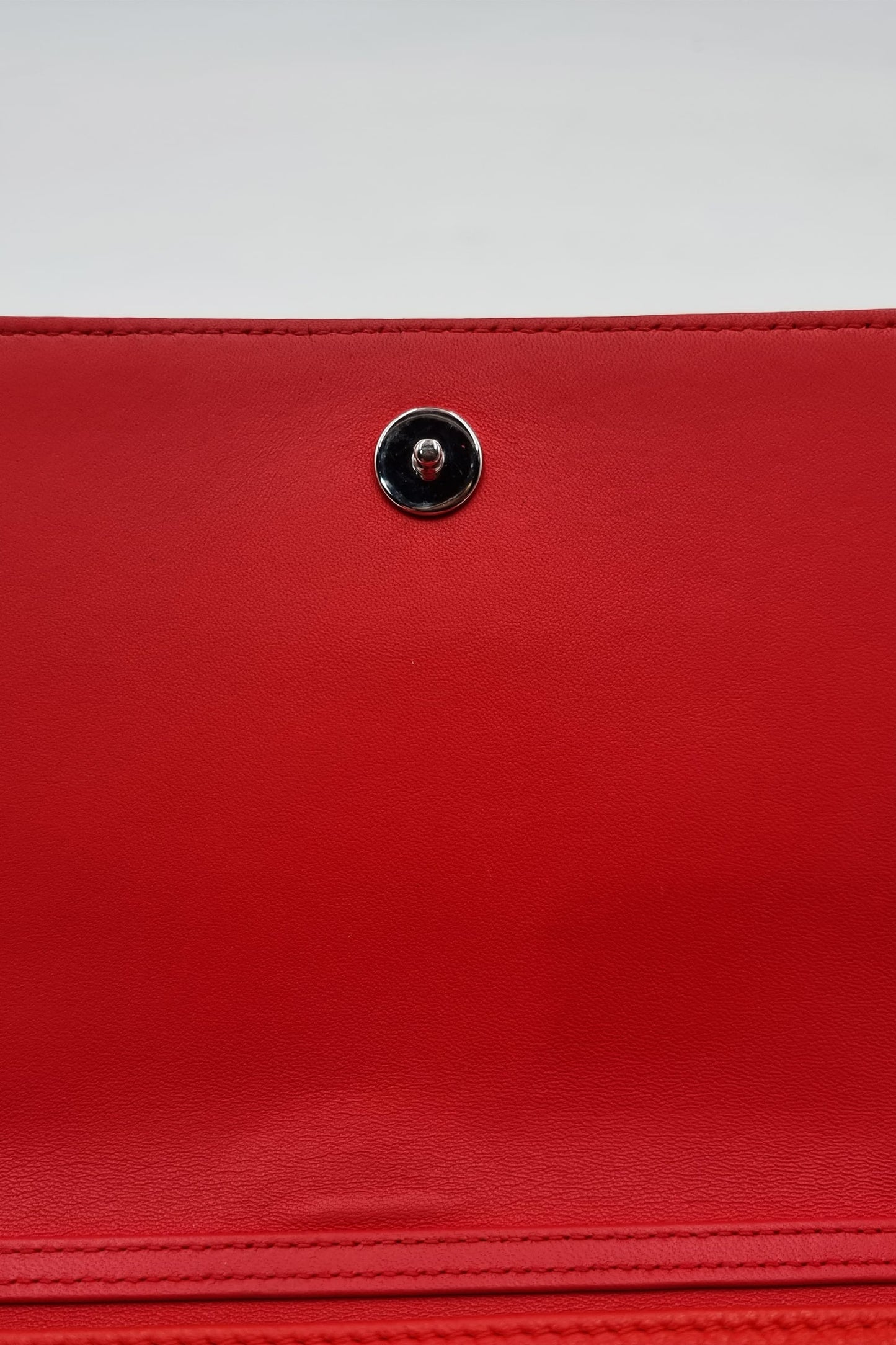 Diorama Wallet on Chain Red