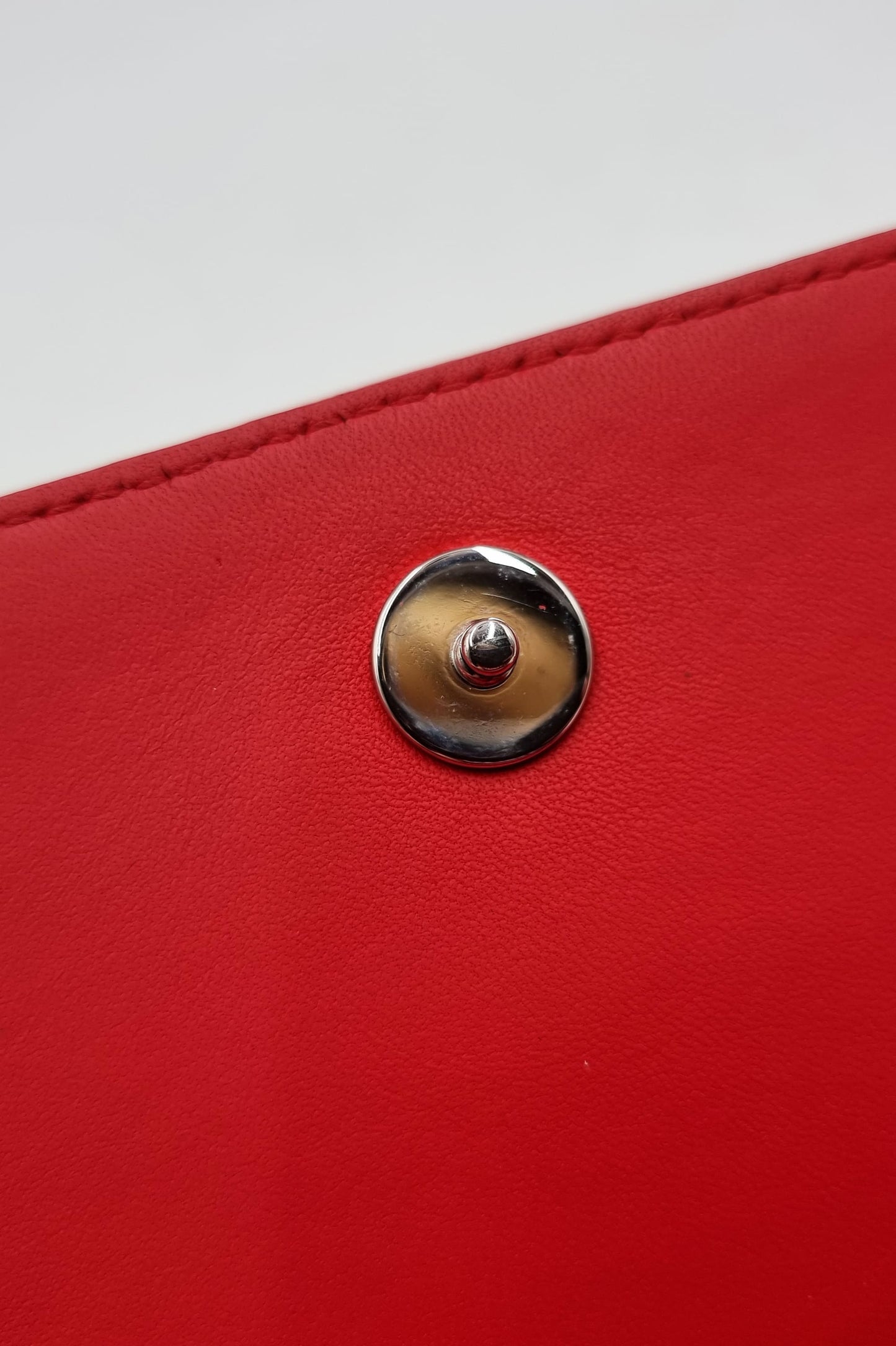 Diorama Wallet on Chain Red