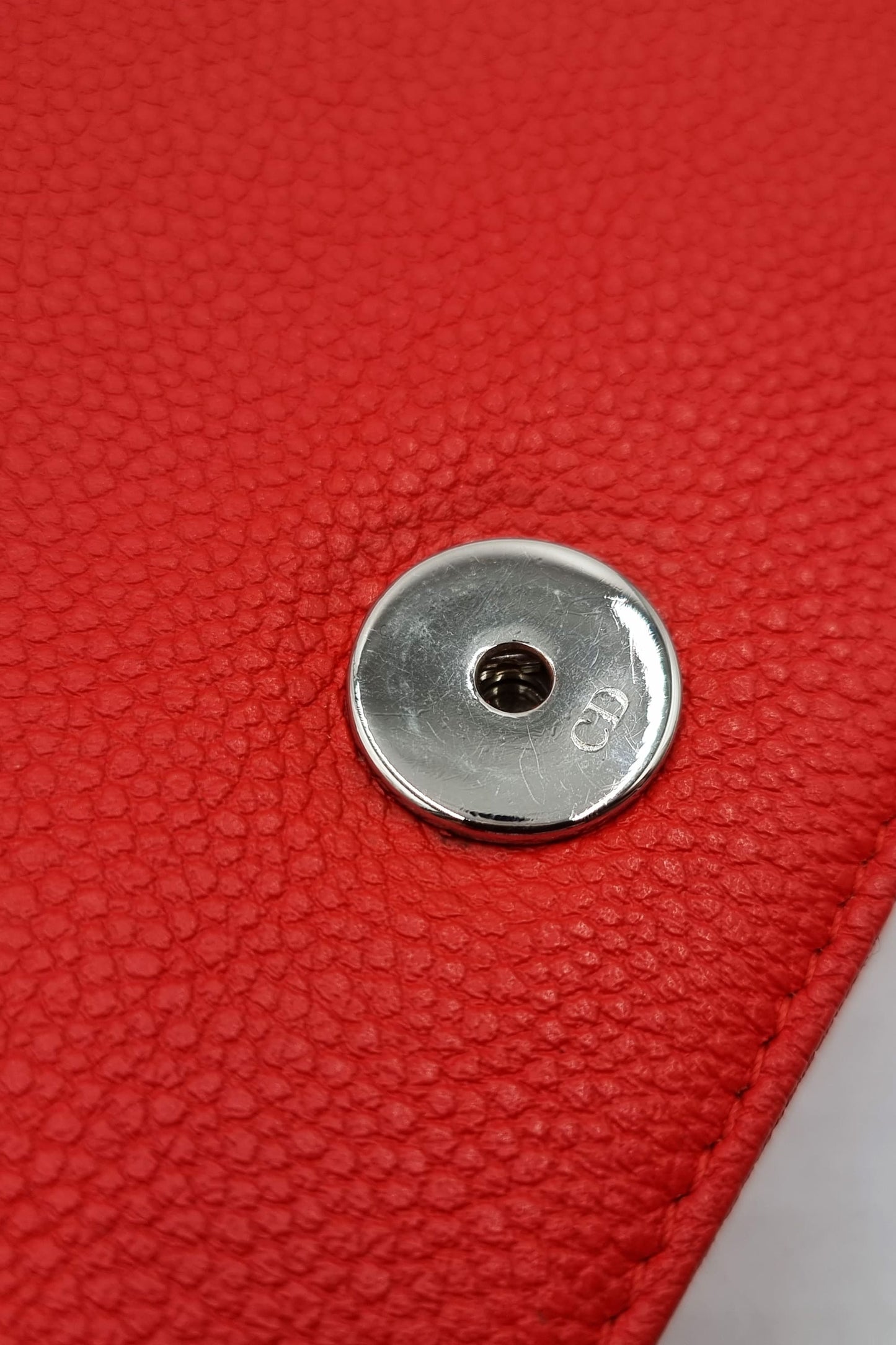 Diorama Wallet on Chain Red