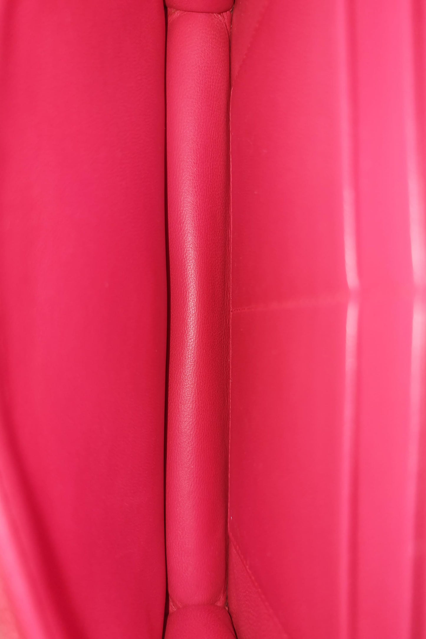 Diorama Wallet on Chain Red