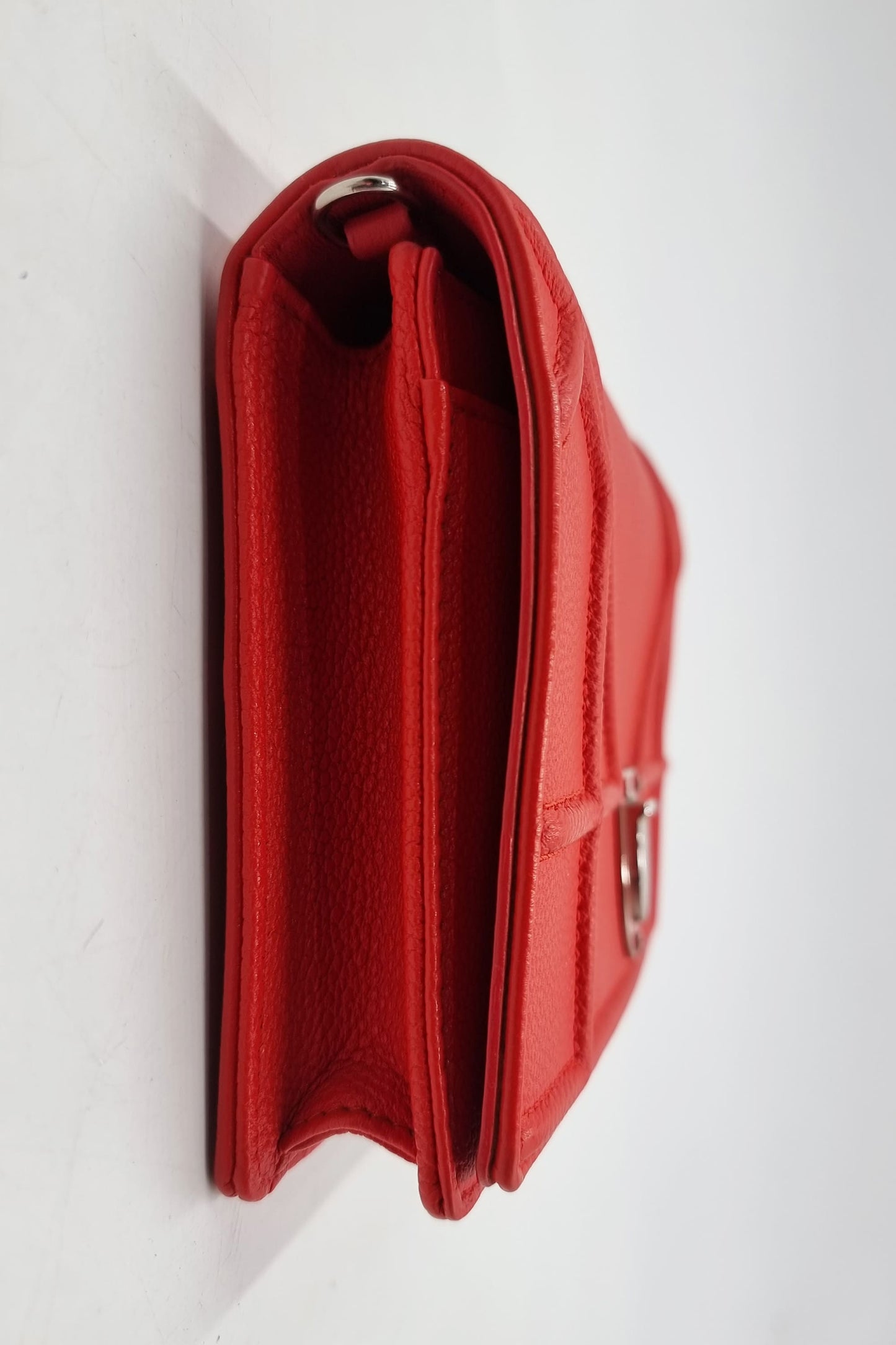 Diorama Wallet on Chain Red