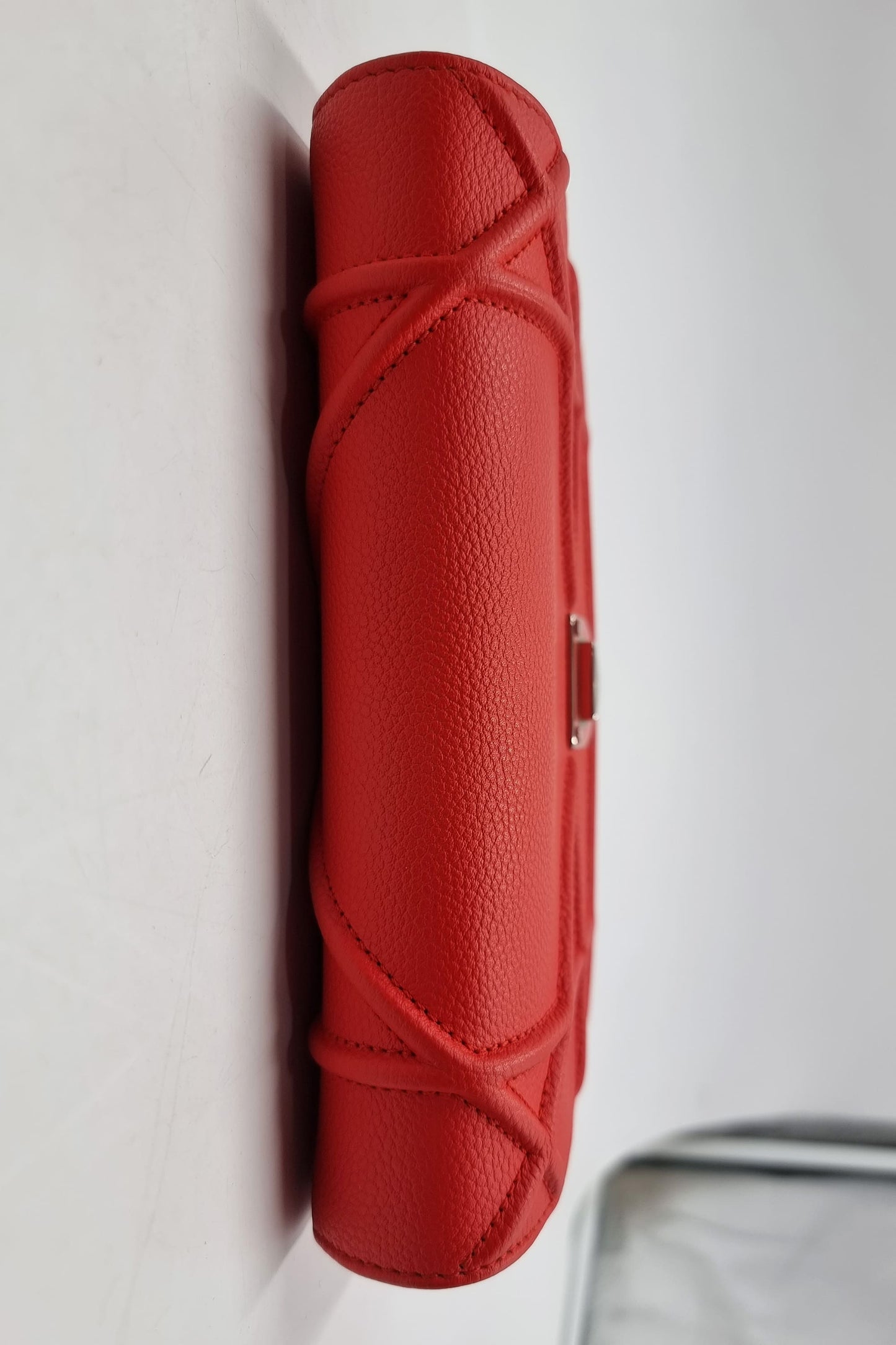 Diorama Wallet on Chain Red