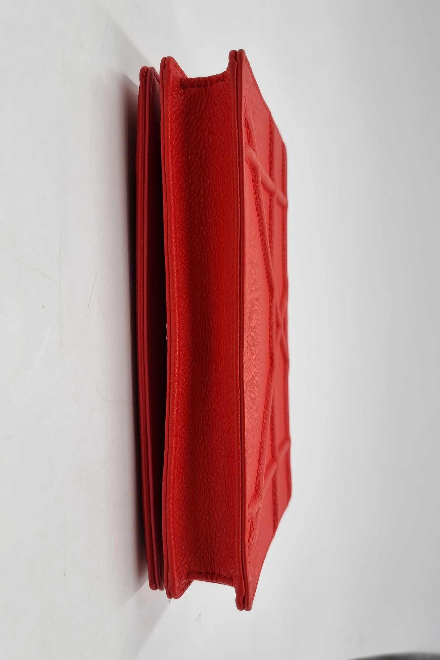 Diorama Wallet on Chain Red