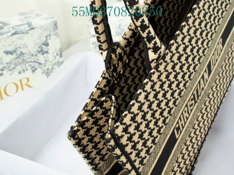 Christian Dior Luxury Bag - The Tote   363