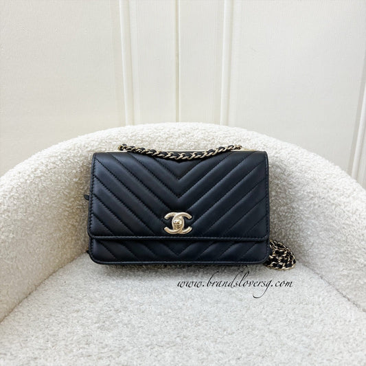 Chanel Trendy CC Wallet on Chain WOC in Black Chevron Lambskin and LGHW (Model: A80982)